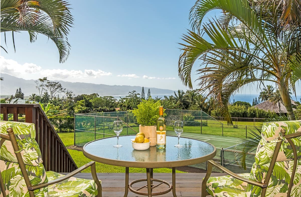 Home in Haleiwa · ★4.87 · 3 bedrooms · 7 beds · 3 private baths - Photo 1
