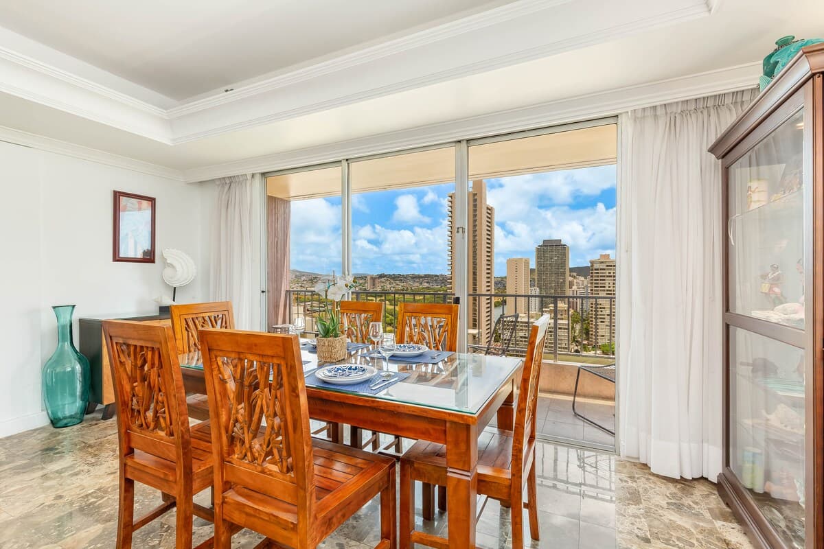 Condo in Honolulu · ★4.75 · 3 bedrooms · 3 beds · 3 private baths - Photo 5