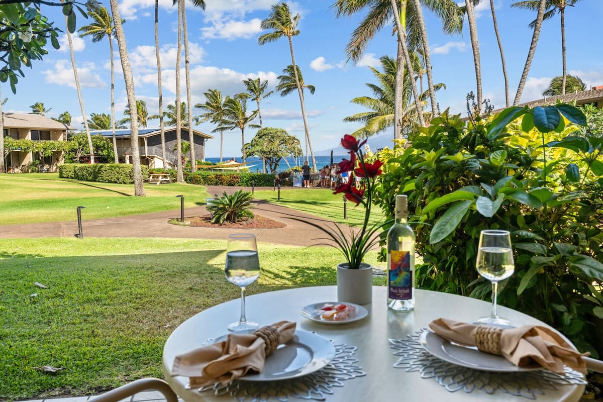 Condo in Lahaina · ★5.0 · 1 bedroom · 2 beds · 1 bath - Photo 1