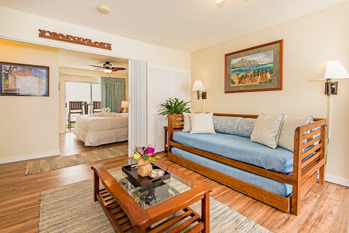 Condo in Honolulu · ★4.77 · 1 bedroom · 3 beds · 1 private bath - Photo 1
