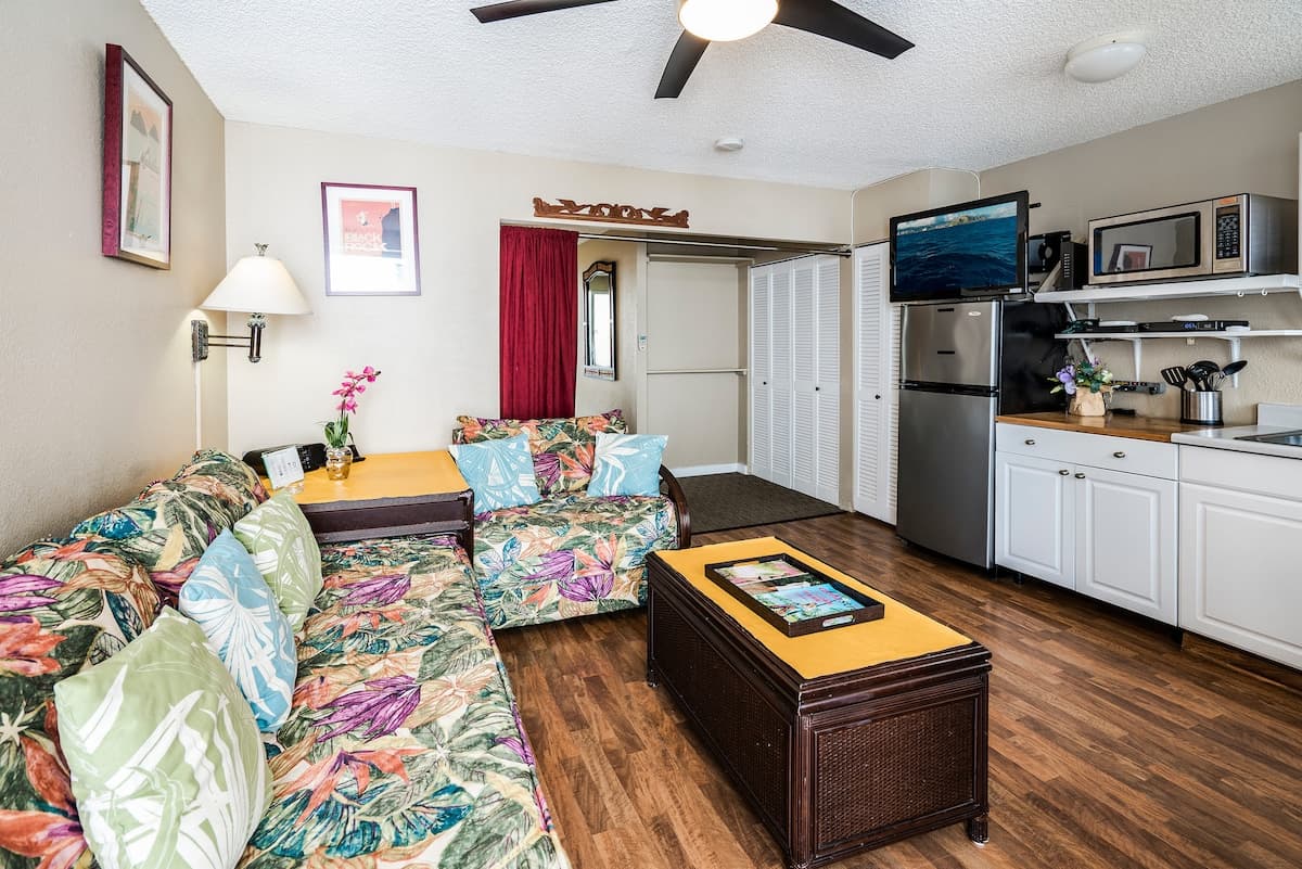 Condo in Honolulu · ★5.0 · 1 bedroom · 3 beds · 1 private bath - Photo 3