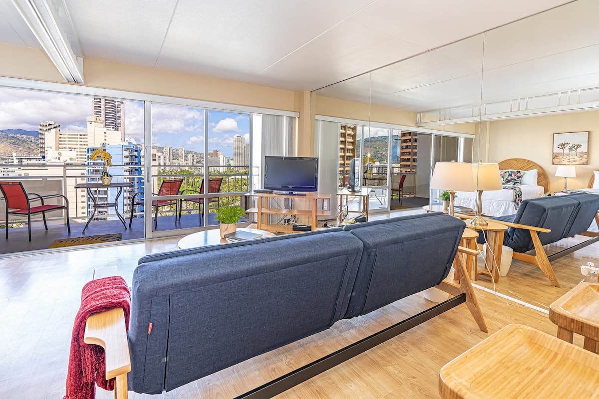 Condo in Honolulu · ★4.82 · 1 bedroom · 3 beds · 1 private bath - Photo 1