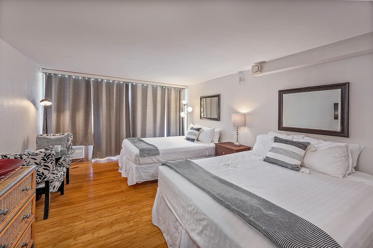 Condo in Honolulu · ★4.67 · Studio · 2 beds · 1 private bath - Photo 1