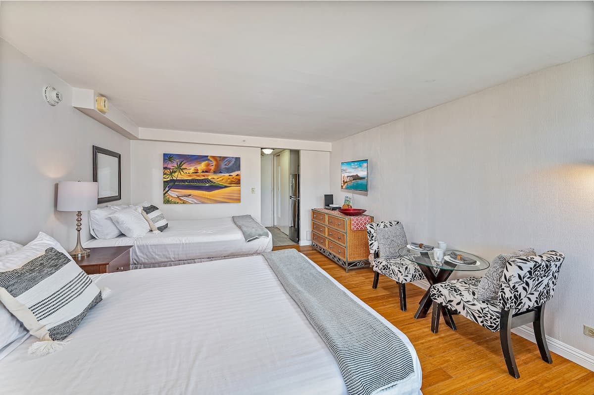 Condo in Honolulu · ★4.67 · Studio · 2 beds · 1 private bath - Photo 2