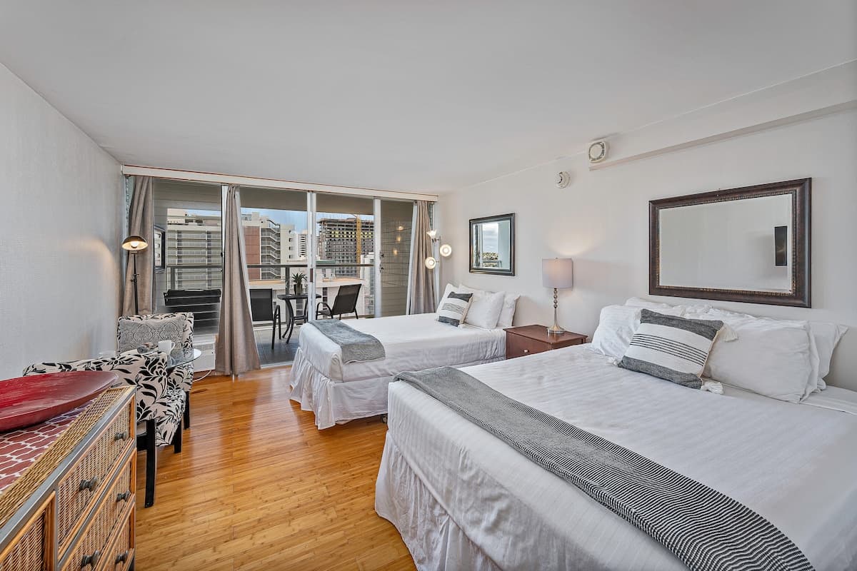 Condo in Honolulu · ★4.67 · Studio · 2 beds · 1 private bath - Photo 5