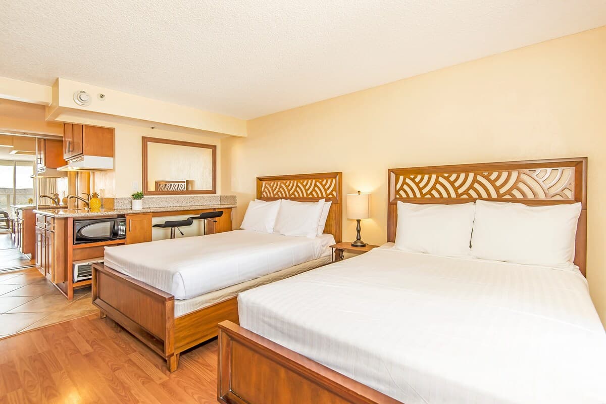 Condo in Honolulu · ★4.86 · Studio · 2 beds · 1 private bath - Photo 2