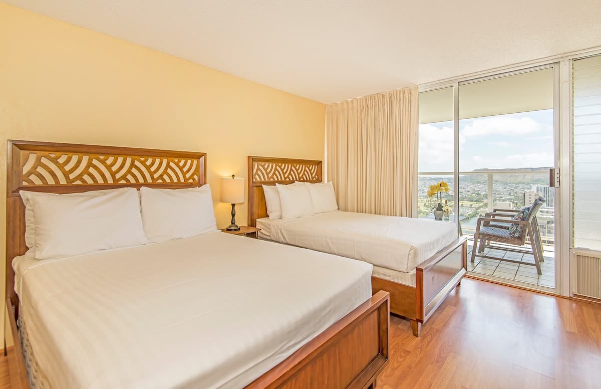 Condo in Honolulu · ★4.86 · Studio · 2 beds · 1 private bath - Photo 4