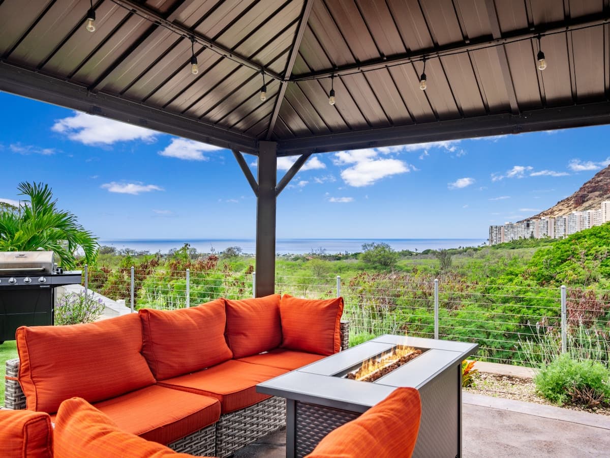 Home in Makaha Valley · ★5.0 · 4 bedrooms · 5 beds · 2.5 private baths - Photo 2