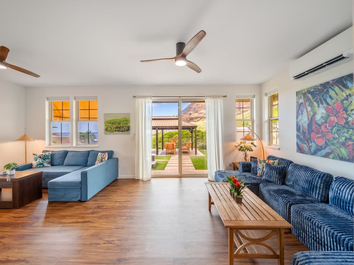 Home in Makaha Valley · ★5.0 · 4 bedrooms · 5 beds · 2.5 private baths - Photo 4