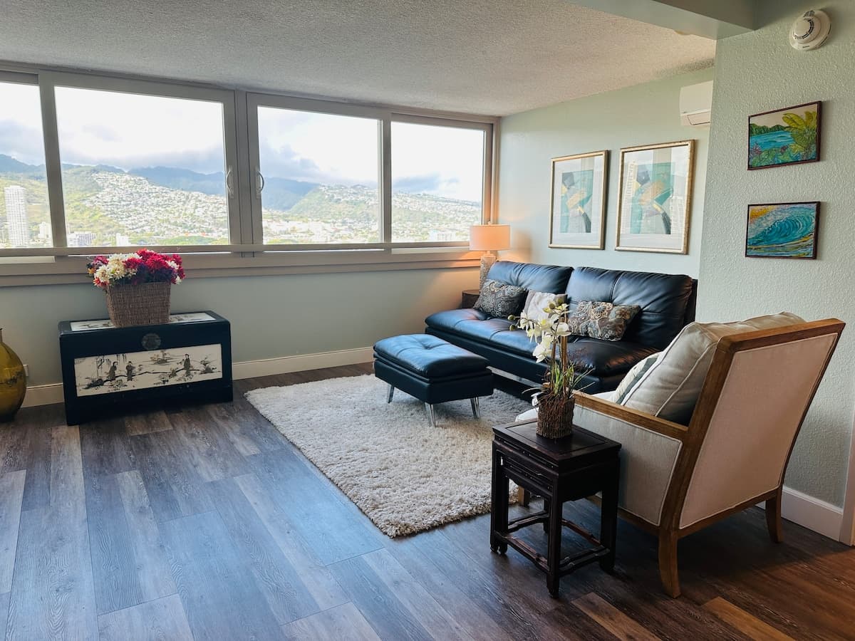 Condo in Honolulu · ★4.94 · 1 bedroom · 2 beds · 1 private bath - Photo 4
