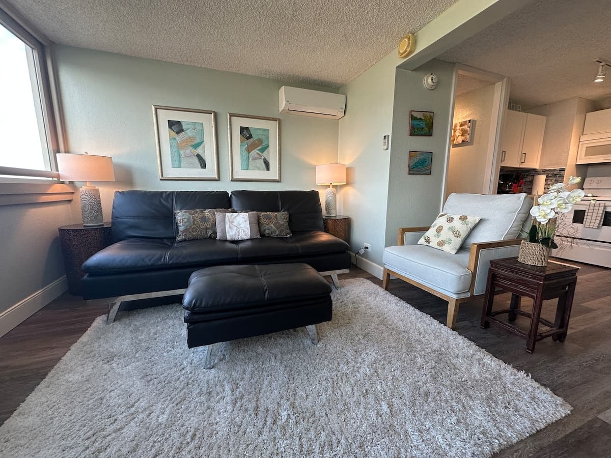 Condo in Honolulu · ★4.94 · 1 bedroom · 2 beds · 1 private bath - Photo 3