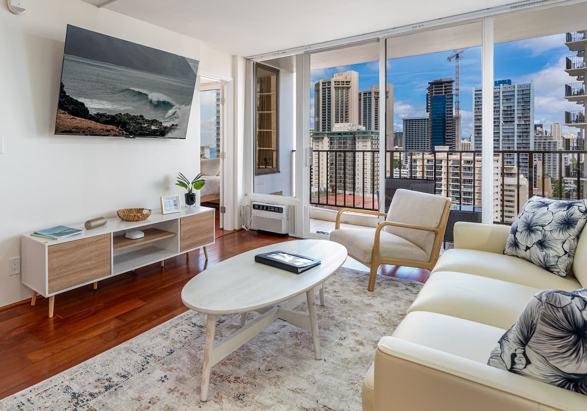 Newly Remodeled, Ocean Views, Free Parking - Photo 2