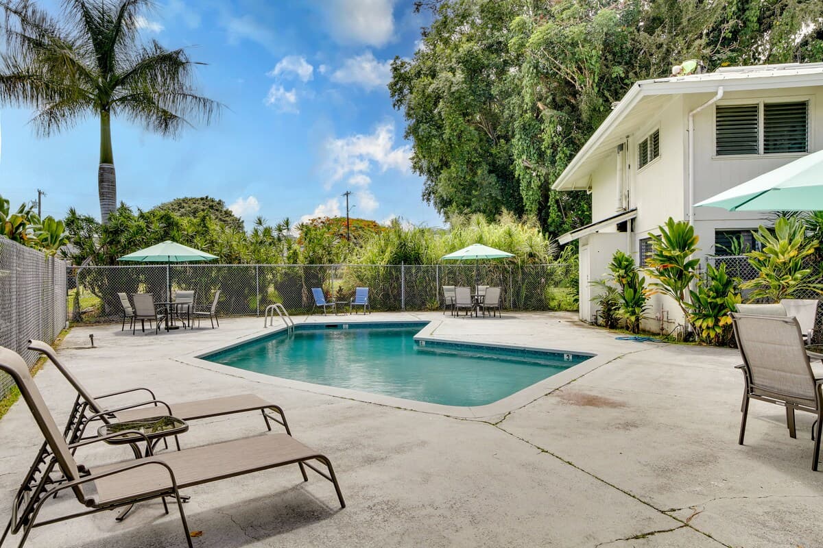 Condo in Hilo · ★4.77 · 2 bedrooms · 3 beds · 1 private bath - Photo 3