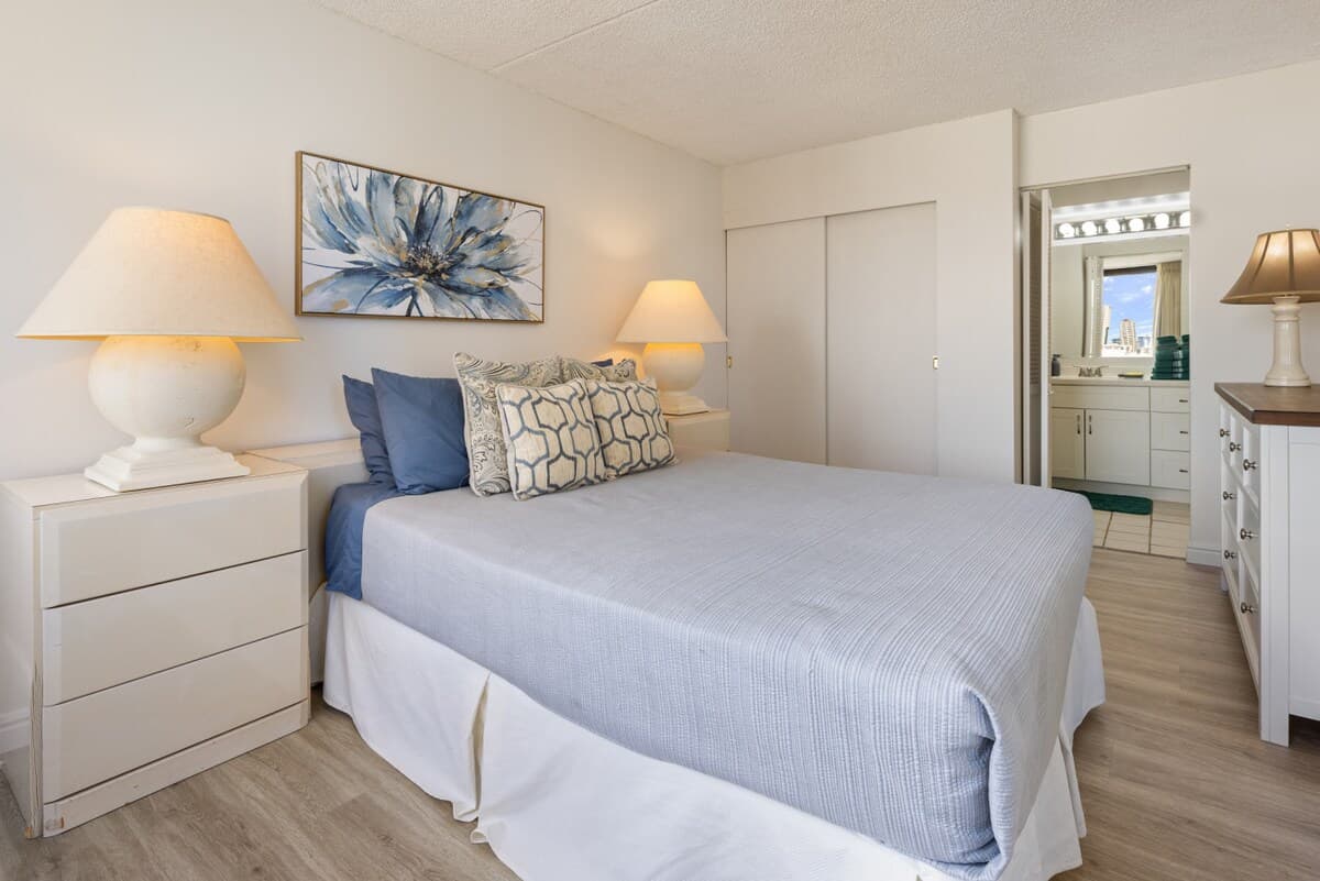 Condo in Honolulu · ★4.73 · 1 bedroom · 1 bed · 1 private bath - Photo 1