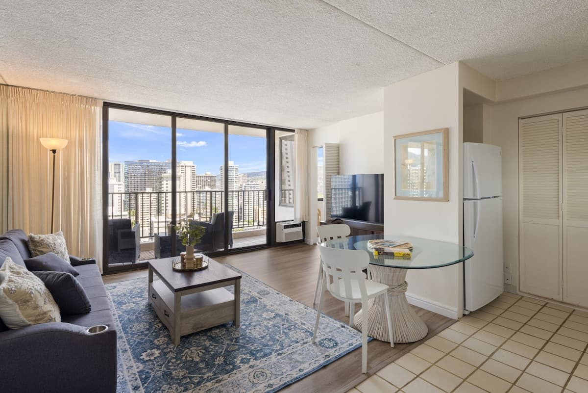 Condo in Honolulu · ★4.73 · 1 bedroom · 1 bed · 1 private bath - Photo 3