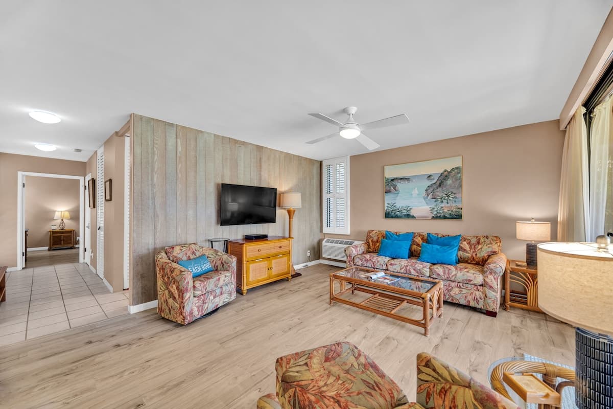 Condo in Kihei · ★4.5 · 1 bedroom · 2 baths - Photo 4