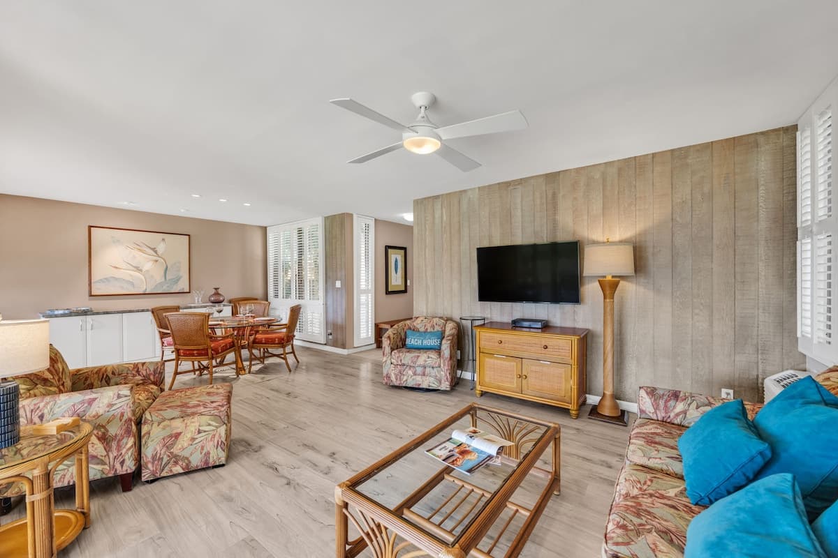 Condo in Kihei · ★4.5 · 1 bedroom · 2 baths - Photo 5