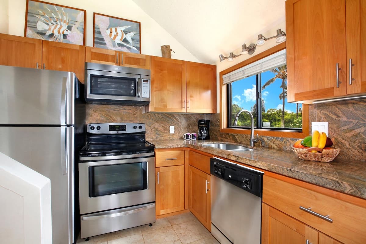 Condo in Princeville · ★4.5 · 1 bedroom · 1 bed · 2 baths - Photo 3