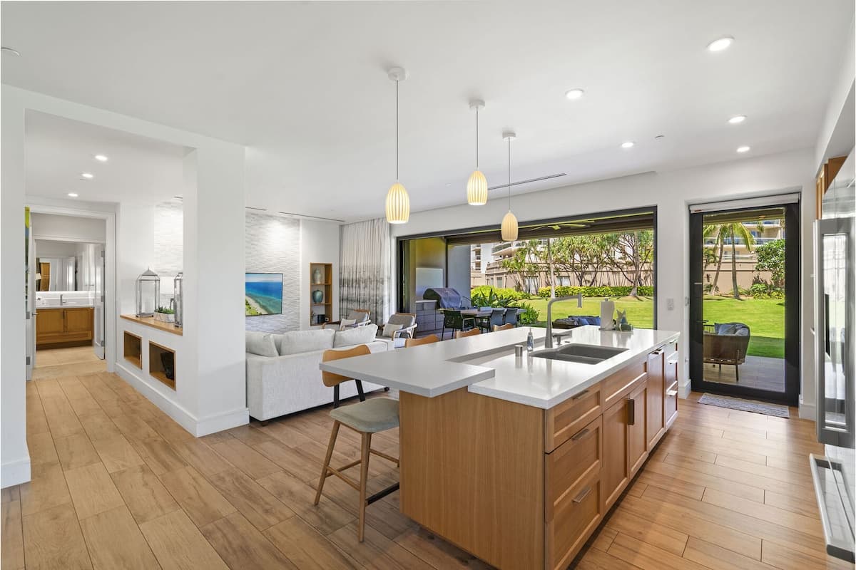 Condo in Lahaina · ★5.0 · 3 bedrooms · 5 beds · 3 baths - Photo 1