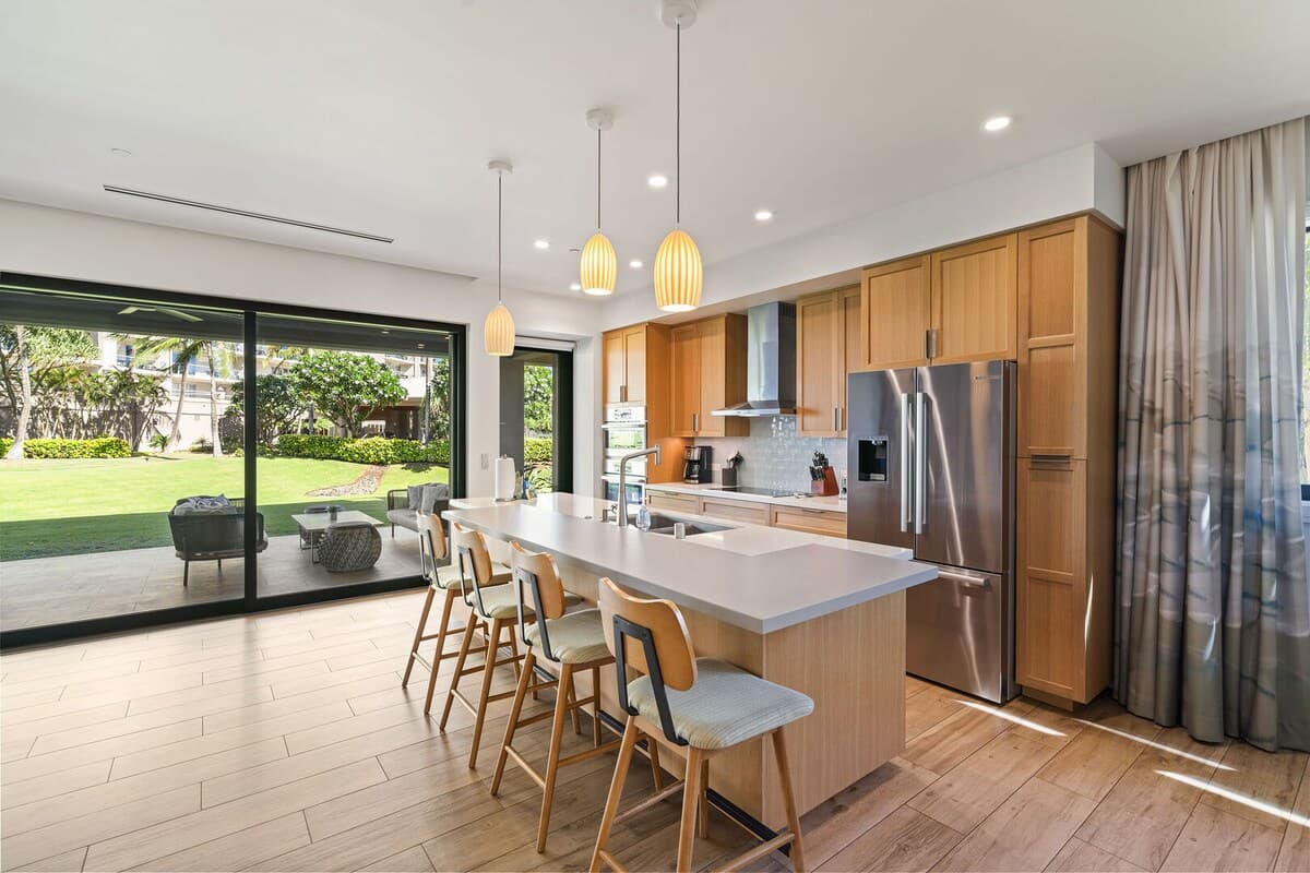 Condo in Lahaina · ★5.0 · 3 bedrooms · 5 beds · 3 baths - Photo 4