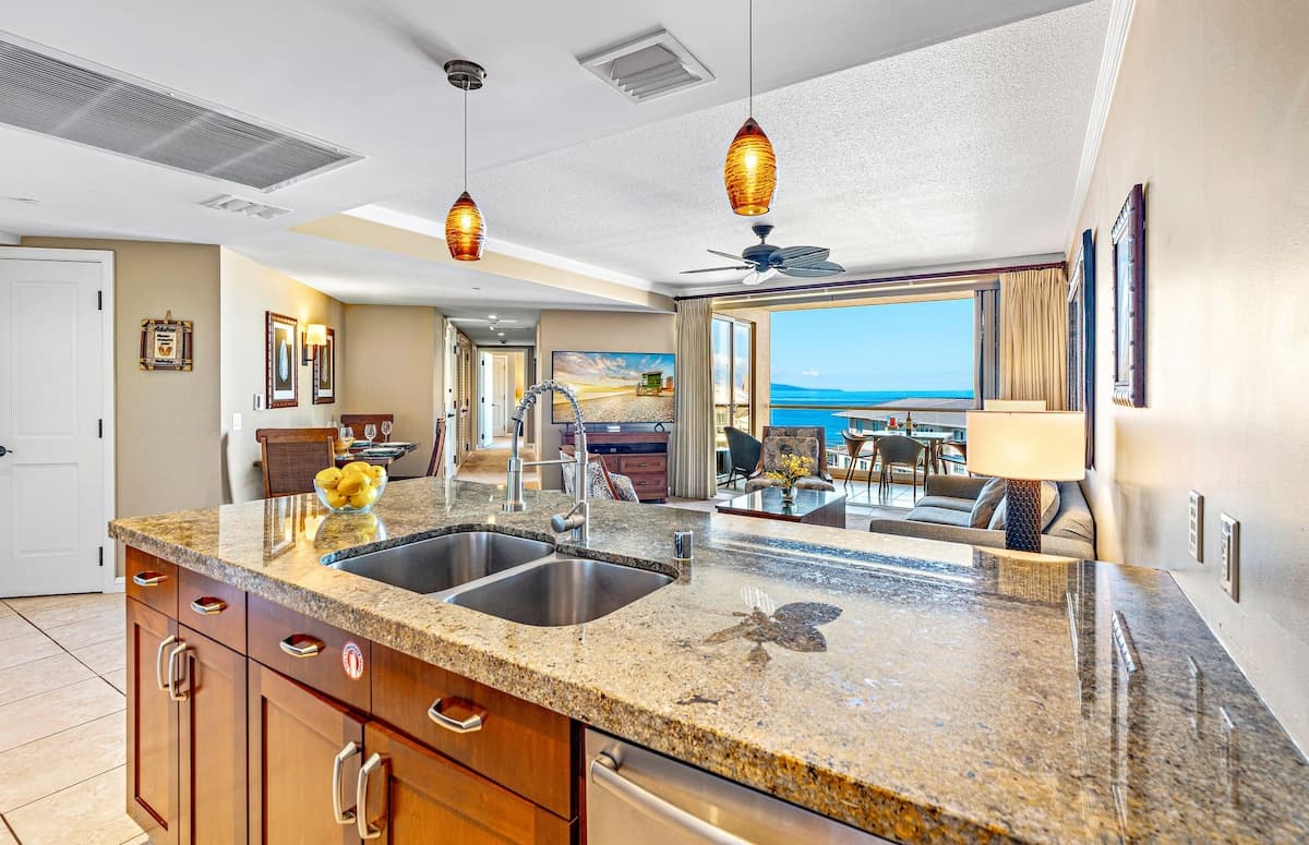 Condo in Lahaina · ★4.96 · 2 bedrooms · 3 beds · 2 baths - Photo 3