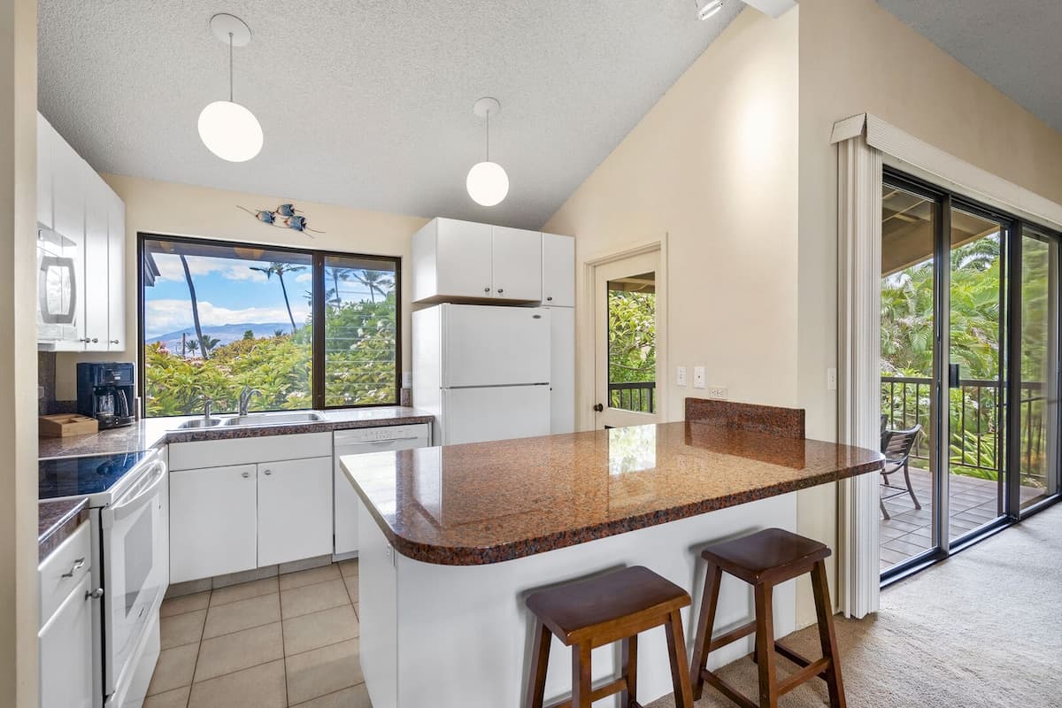 Condo in Kihei · ★4.67 · 1 bedroom · 2 beds · 2 private baths - Photo 3