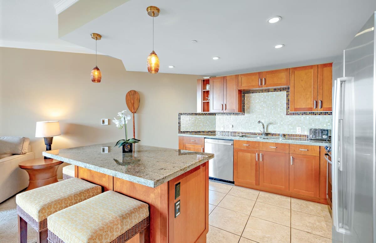 Condo in Lahaina · ★4.75 · Studio · 3 beds · 1 bath - Photo 4
