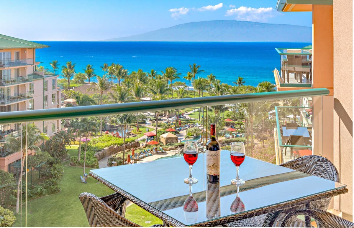Condo in Lahaina · ★4.75 · Studio · 3 beds · 1 bath - Photo 1