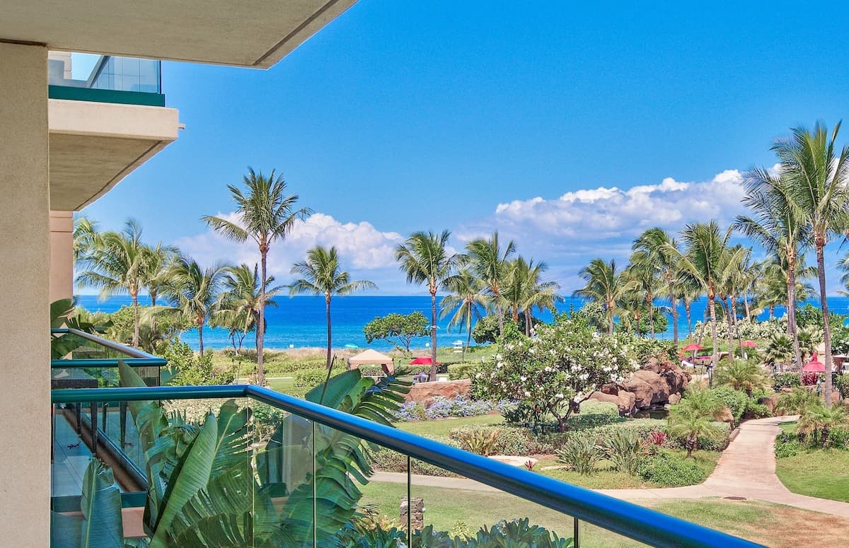 Condo in Lahaina · ★4.7 · 2 bedrooms · 3 beds · 2 baths - Photo 3