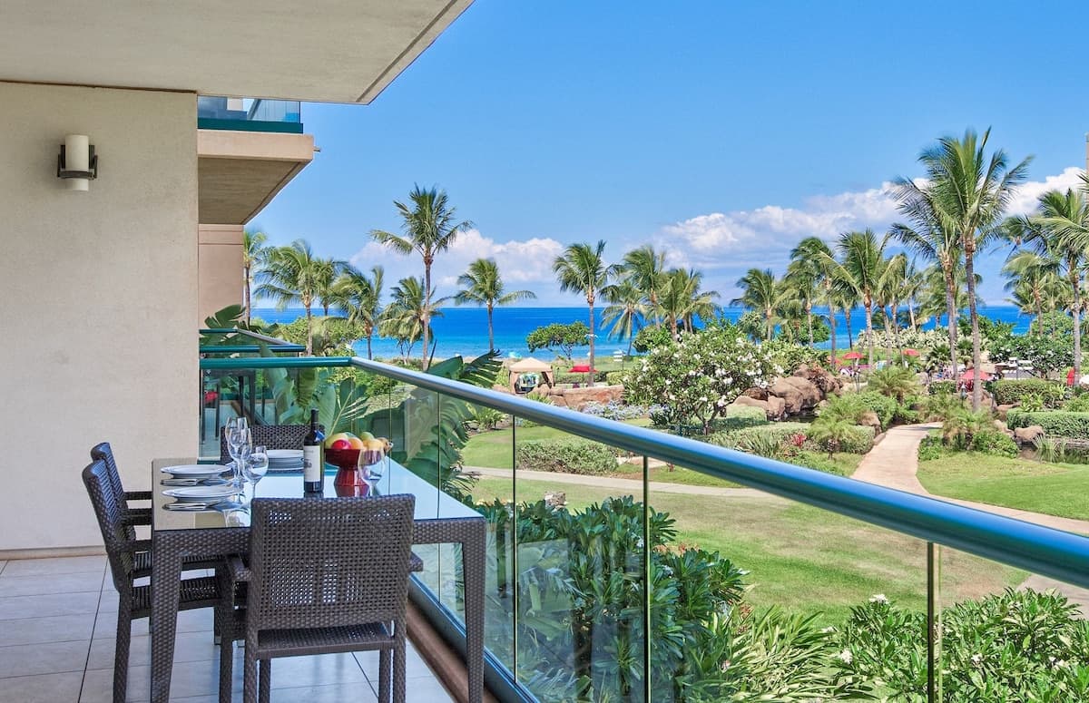 Condo in Lahaina · ★4.7 · 2 bedrooms · 3 beds · 2 baths - Photo 1