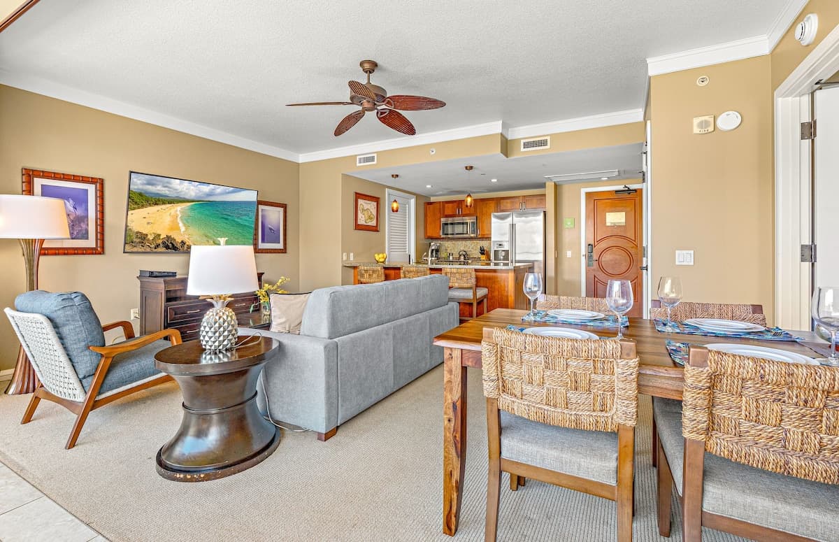 Condo in Lahaina · ★4.97 · 1 bedroom · 2 beds · 1 bath - Photo 4