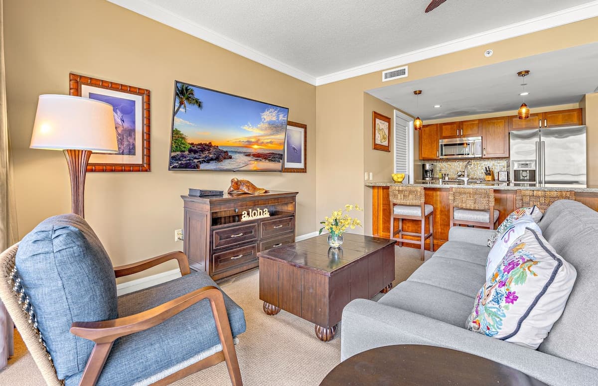 Condo in Lahaina · ★4.97 · 1 bedroom · 2 beds · 1 bath - Photo 5
