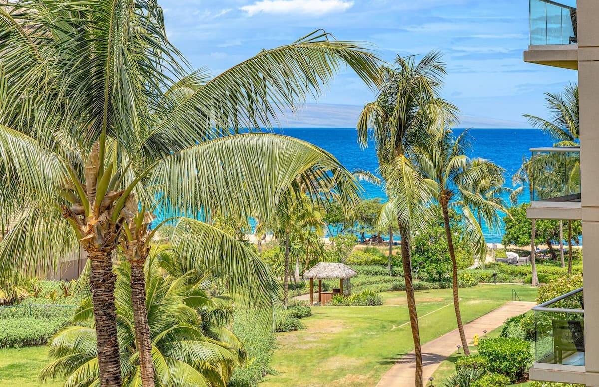 Condo in Lahaina · ★4.97 · 1 bedroom · 2 beds · 1 bath - Photo 1