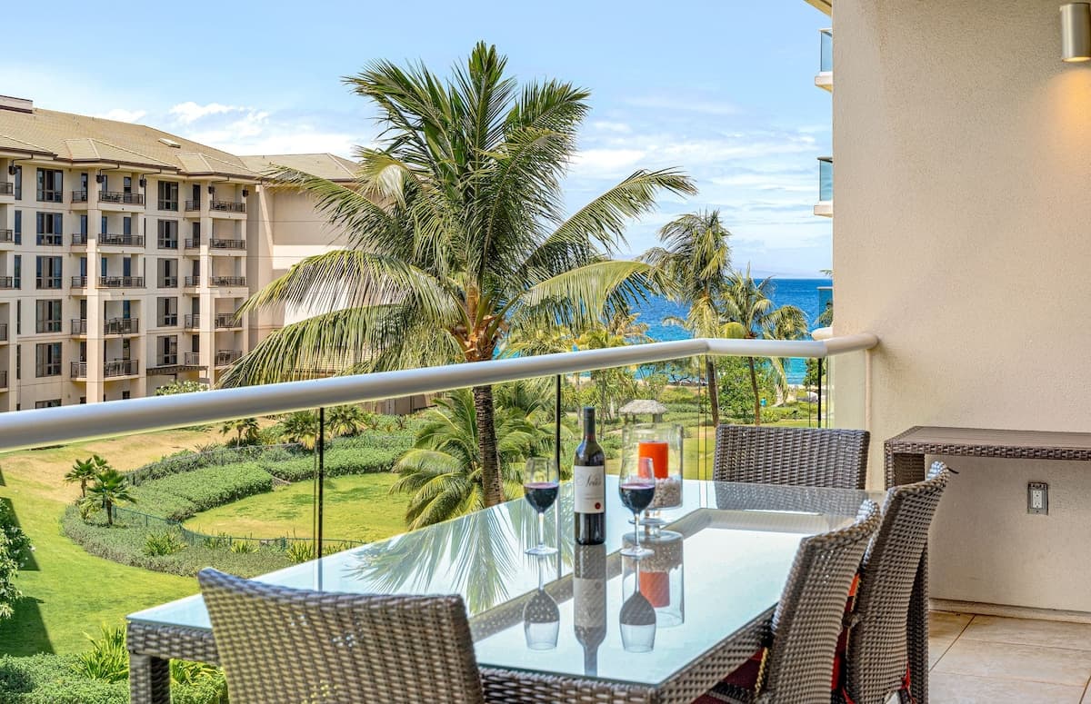 Condo in Lahaina · ★4.97 · 1 bedroom · 2 beds · 1 bath - Photo 2