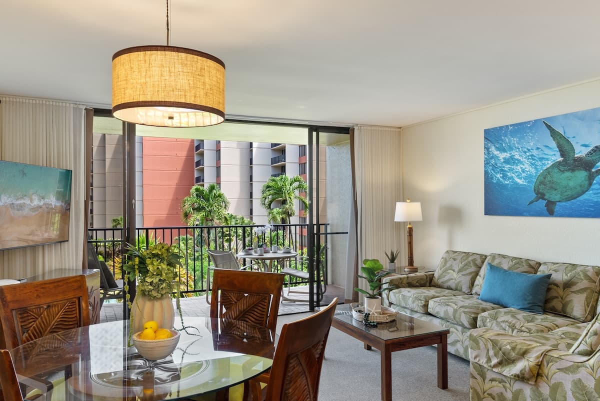Condo in Lahaina · ★5.0 · 1 bedroom · 2 beds · 1 bath - Photo 5
