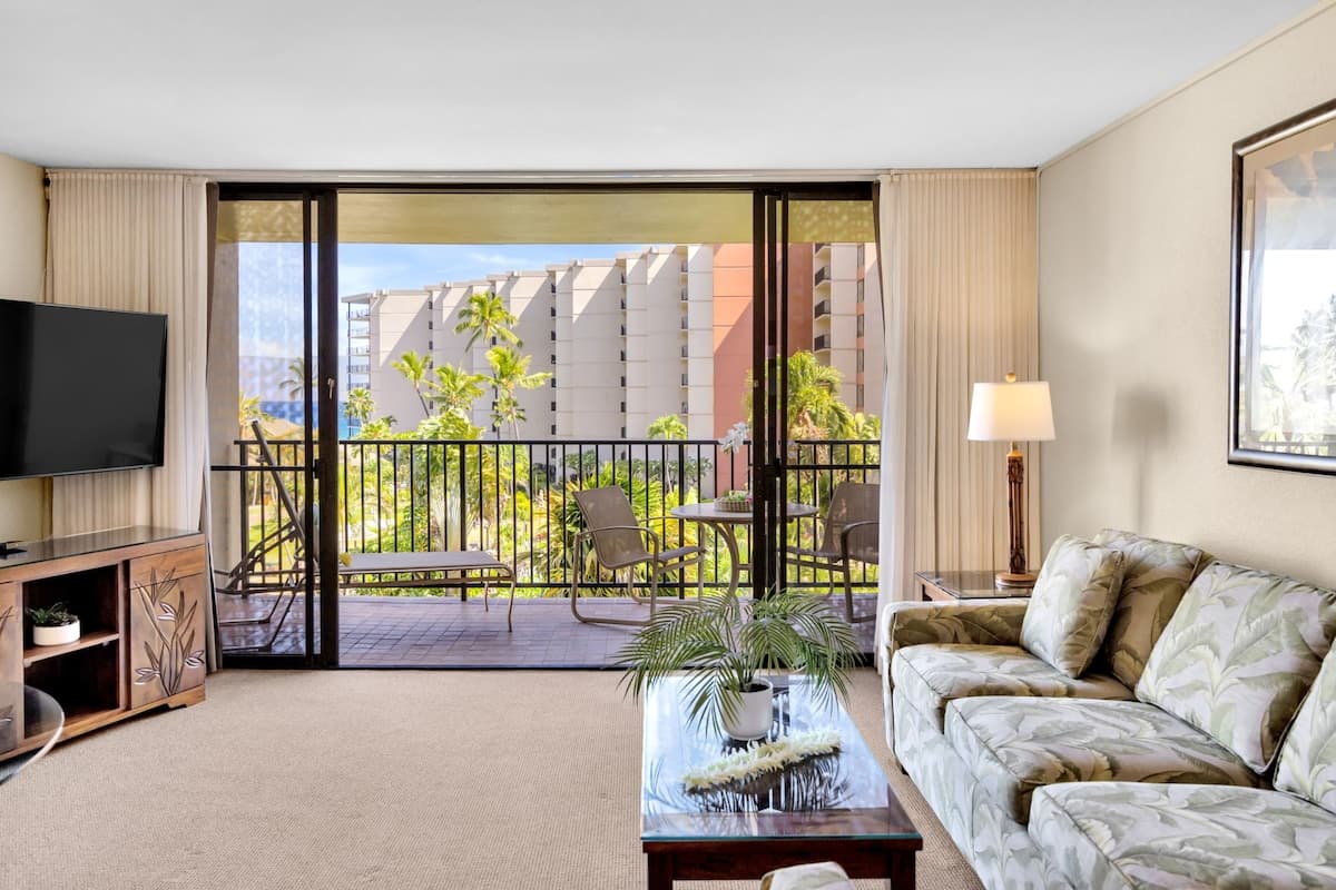 Condo in Lahaina · ★5.0 · 1 bedroom · 2 beds · 1 bath - Photo 3