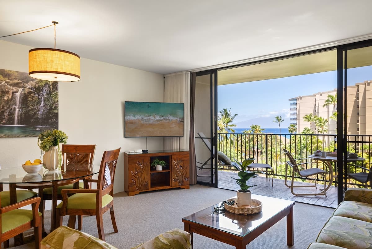 Condo in Lahaina · ★5.0 · 1 bedroom · 2 beds · 1 bath - Photo 4