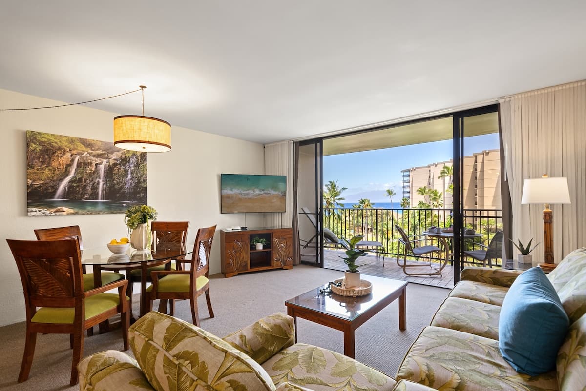 Condo in Lahaina · ★5.0 · 1 bedroom · 2 beds · 1 bath - Photo 2