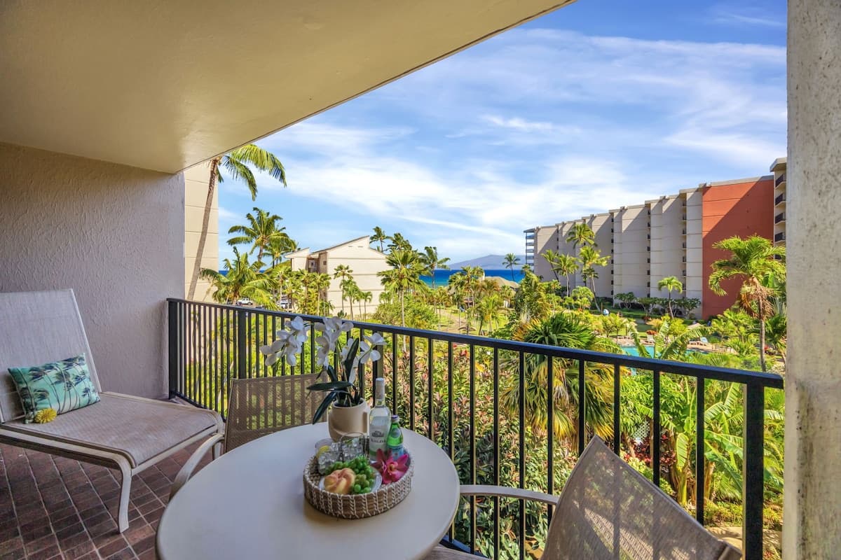 Condo in Lahaina · ★5.0 · 1 bedroom · 2 beds · 1 bath - Photo 1