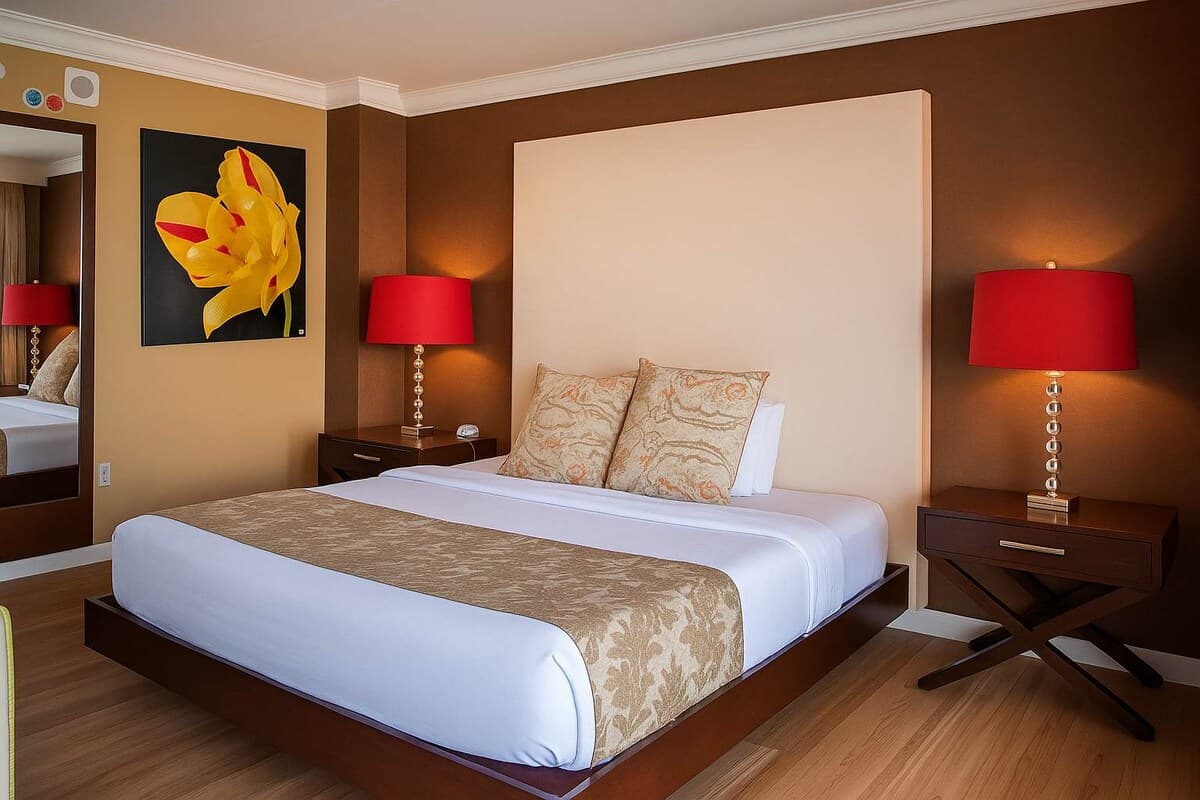 Condo in Honolulu · ★5.0 · 1 bedroom · 2 beds · 1 private bath - Photo 4