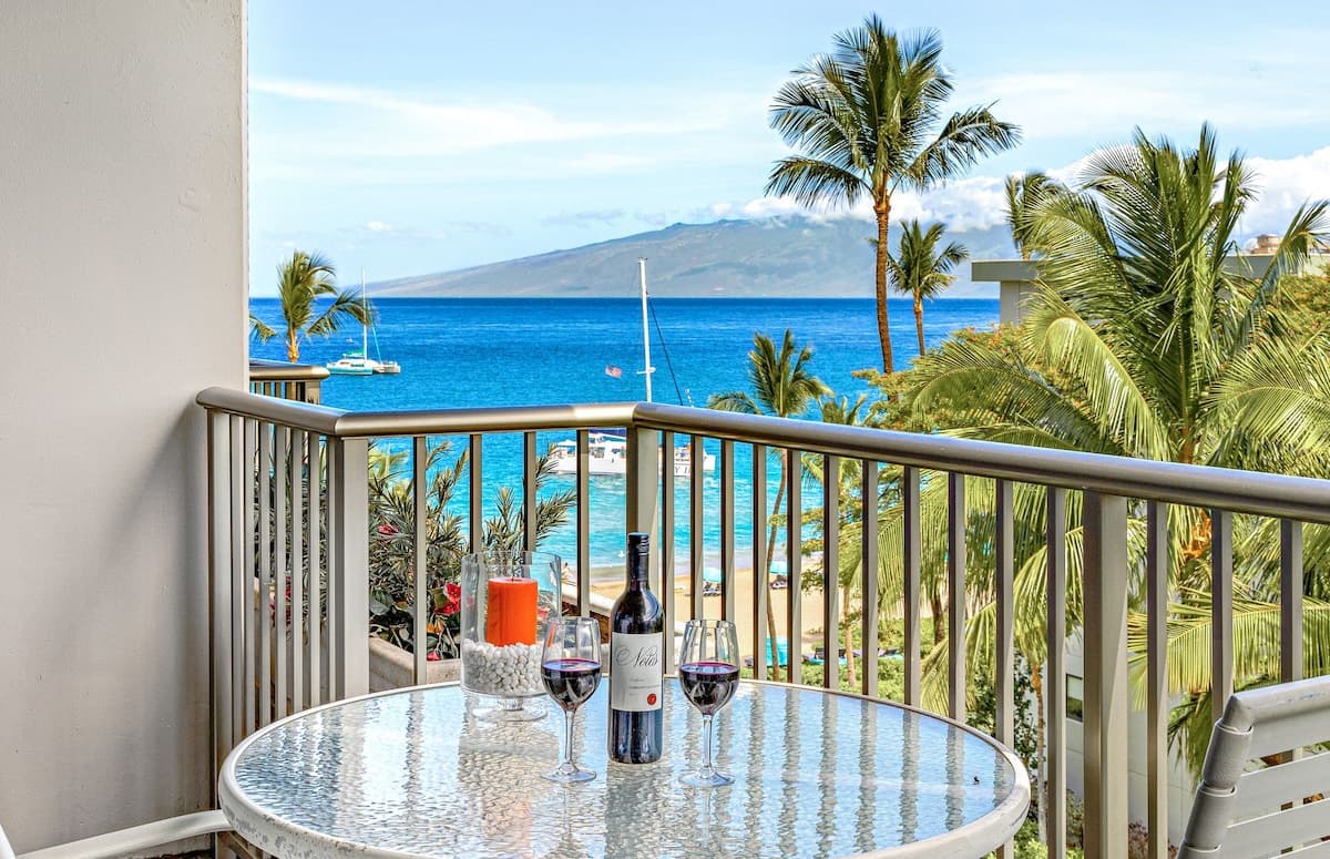 Condo in Lahaina · ★4.67 · Studio · 2 beds · 1 bath - Photo 1