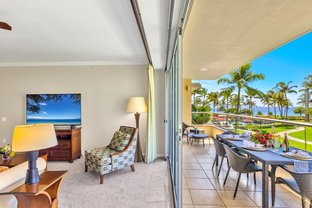 Condo in Lahaina · ★4.67 · 2 bedrooms · 4 beds · 2 baths - Photo 4