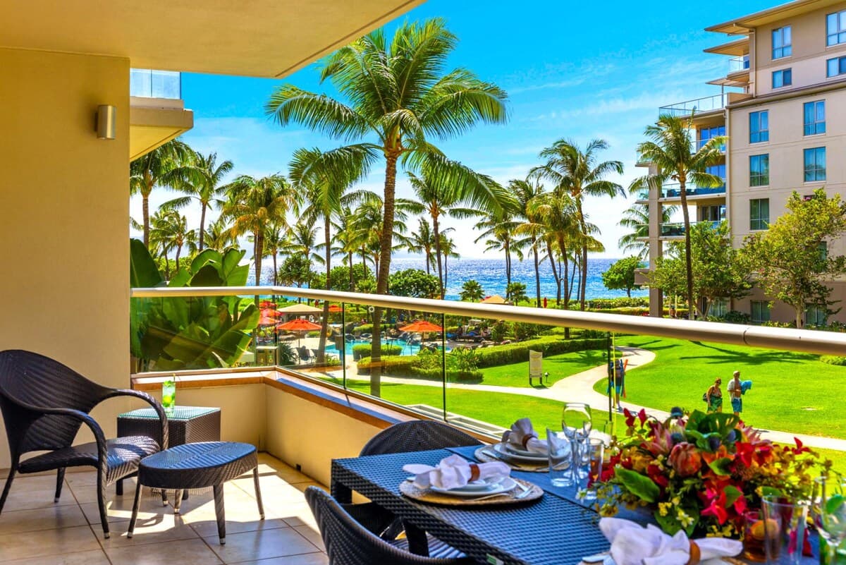 Condo in Lahaina · ★4.67 · 2 bedrooms · 4 beds · 2 baths - Photo 2