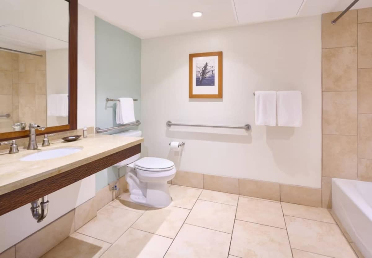 Hotel in Lahaina · ★4.8 · 1 bedroom · 1 bed · 1 private bath - Photo 2