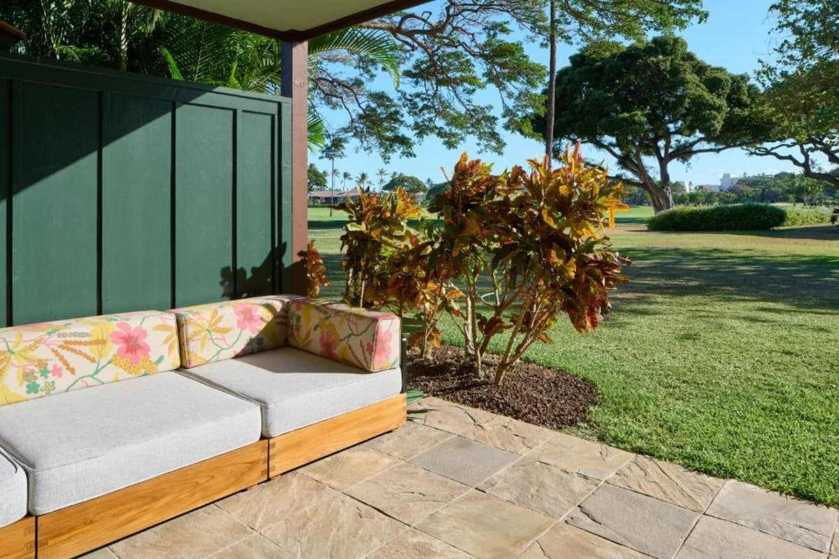 Hotel in Lahaina · ★4.6 · 1 bedroom · 2 beds · 1 private bath - Photo 2
