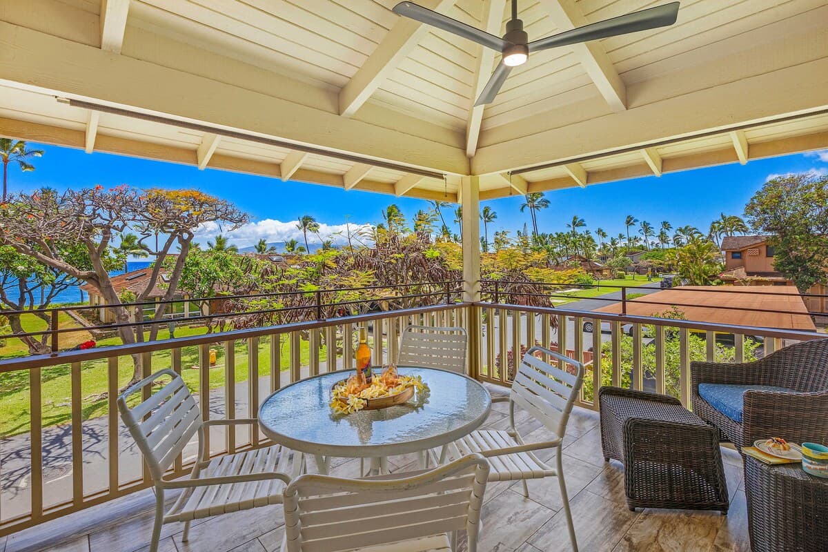 Townhouse in Lahaina · ★5.0 · 2 bedrooms · 3 beds · 2.5 baths - Photo 4