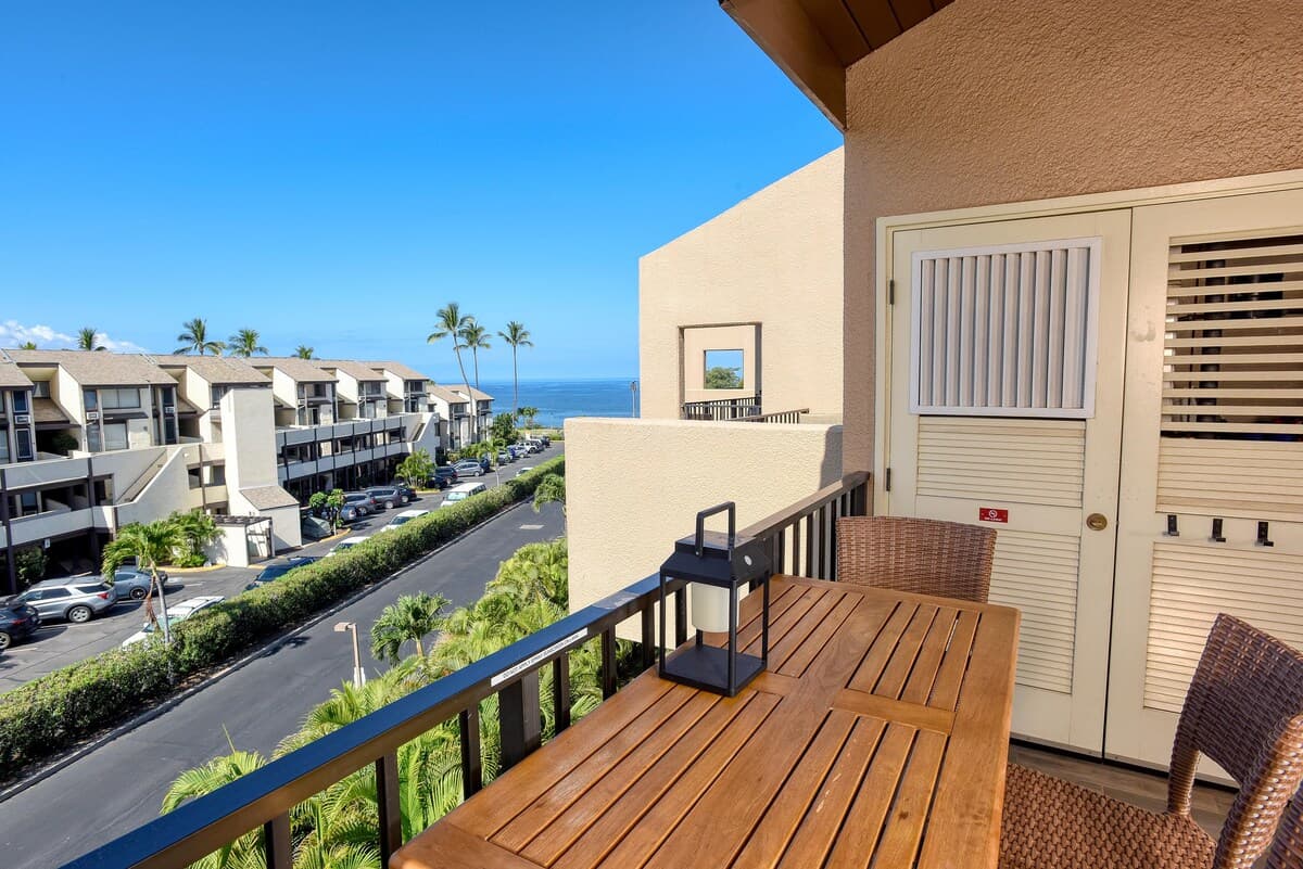 Condo in Kihei · ★4.8 · 2 bedrooms · 3 beds · 2 baths - Photo 2