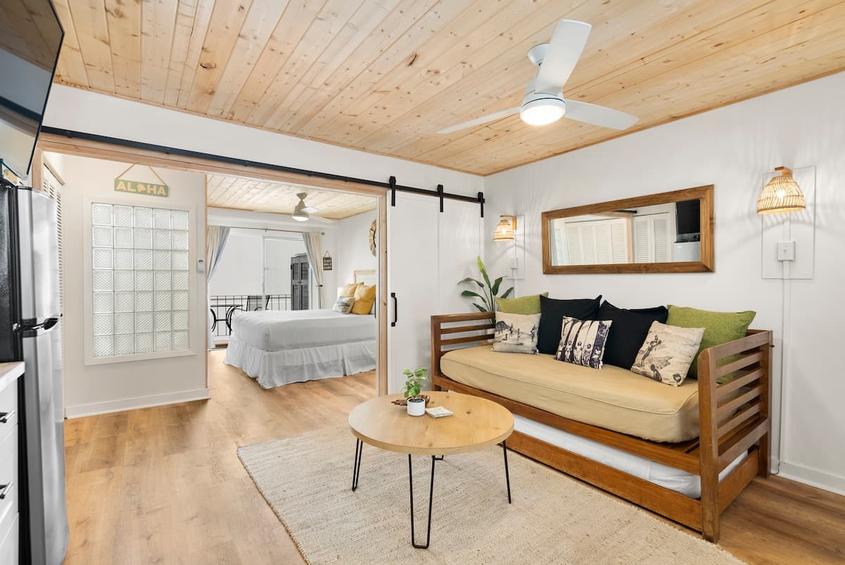 Remodeled Hawaiian Vacation Condo by Waikiki Beach - Photo 1