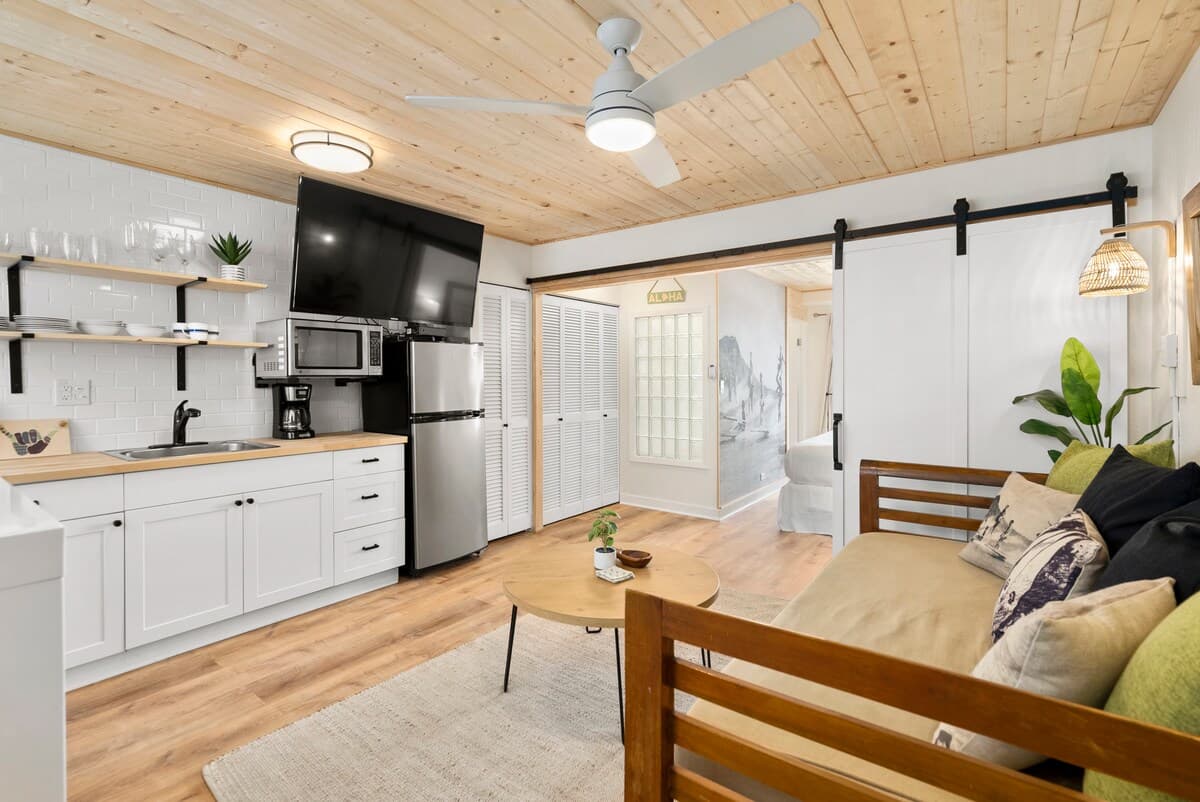 Remodeled Hawaiian Vacation Condo by Waikiki Beach - Photo 5
