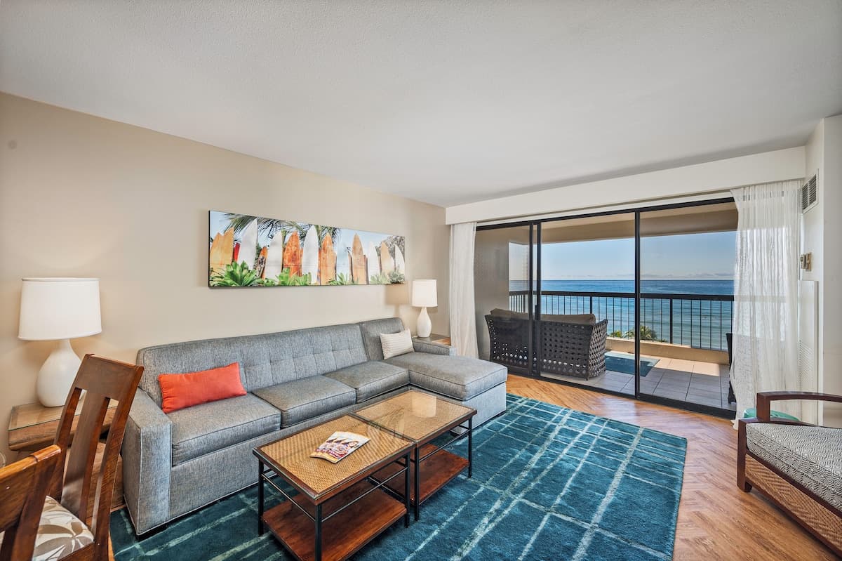 Oceanfront Family Bliss at the Waikiki Beach Tower - Photo 4